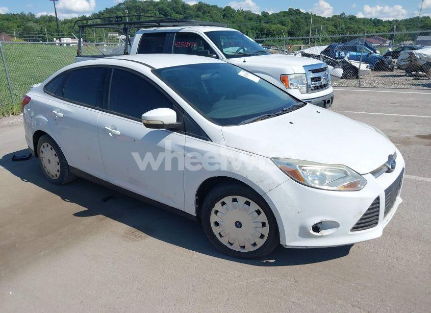 2013 Ford Focus SE (VIN 1FADP3F24DL144698) main photo