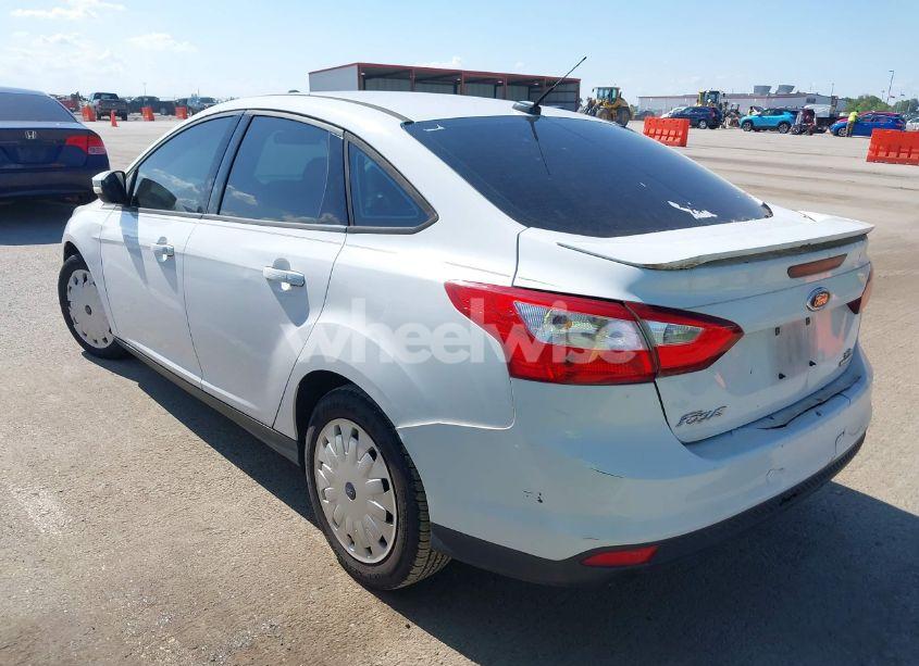 Photo 3 of 2013 Ford Focus SE (VIN 1FADP3F24DL144698)