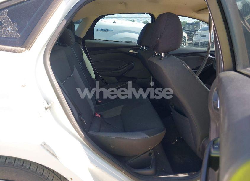 Photo 8 of 2013 Ford Focus SE (VIN 1FADP3F24DL144698)