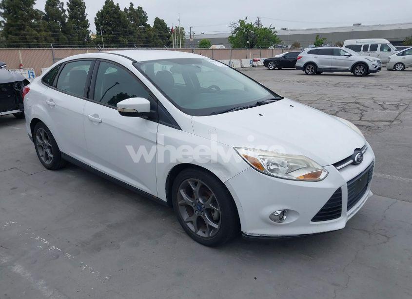 2013 Ford Focus SE (VIN 1FADP3F24DL152798) main photo