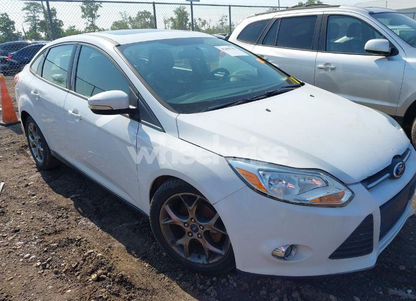 2013 Ford Focus SE (VIN 1FADP3F24DL188104) main photo