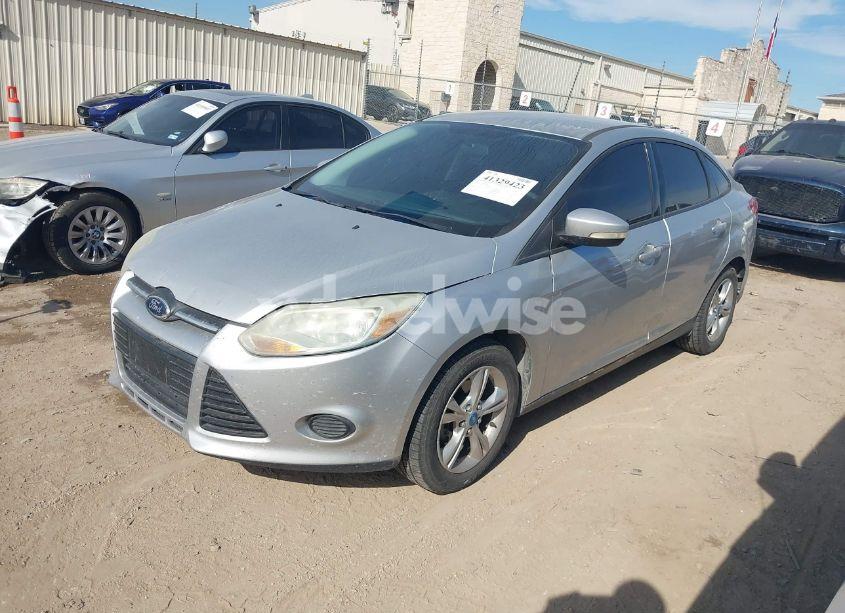 Photo 2 of 2013 Ford Focus SE (VIN 1FADP3F24DL207377)
