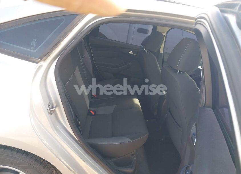 Photo 8 of 2013 Ford Focus SE (VIN 1FADP3F24DL207377)