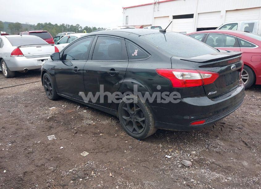 Photo 3 of 2013 Ford Focus SE (VIN 1FADP3F24DL212319)