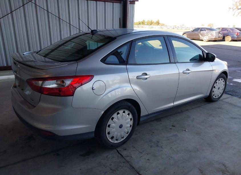 Photo 4 of 2013 Ford Focus SE (VIN 1FADP3F24DL227273)