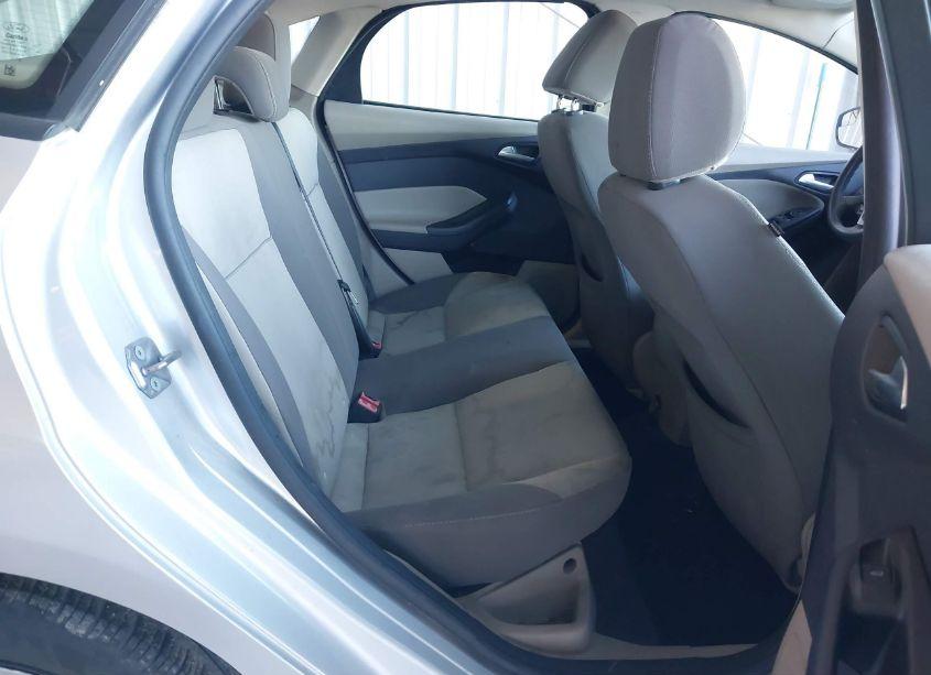 Photo 8 of 2013 Ford Focus SE (VIN 1FADP3F24DL227273)