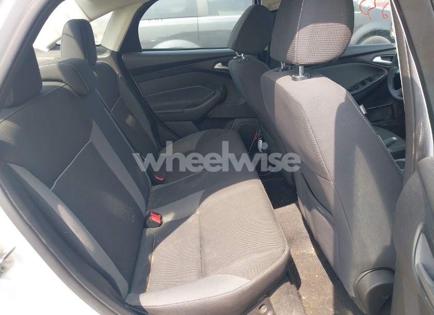 Photo 8 of 2013 Ford Focus SE (VIN 1FADP3F24DL241965)