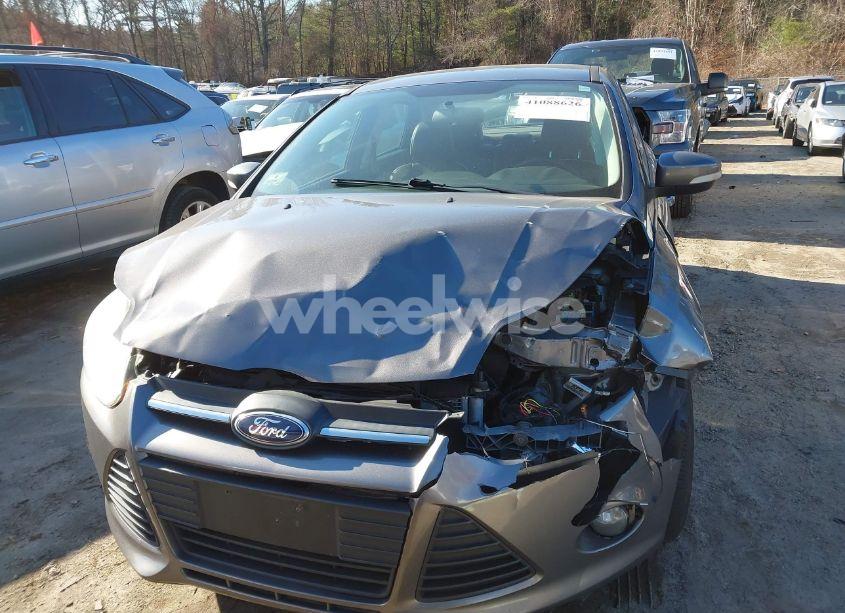 Photo 12 of 2013 Ford Focus SE (VIN 1FADP3F24DL265652)