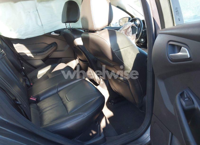 Photo 8 of 2013 Ford Focus SE (VIN 1FADP3F24DL265652)