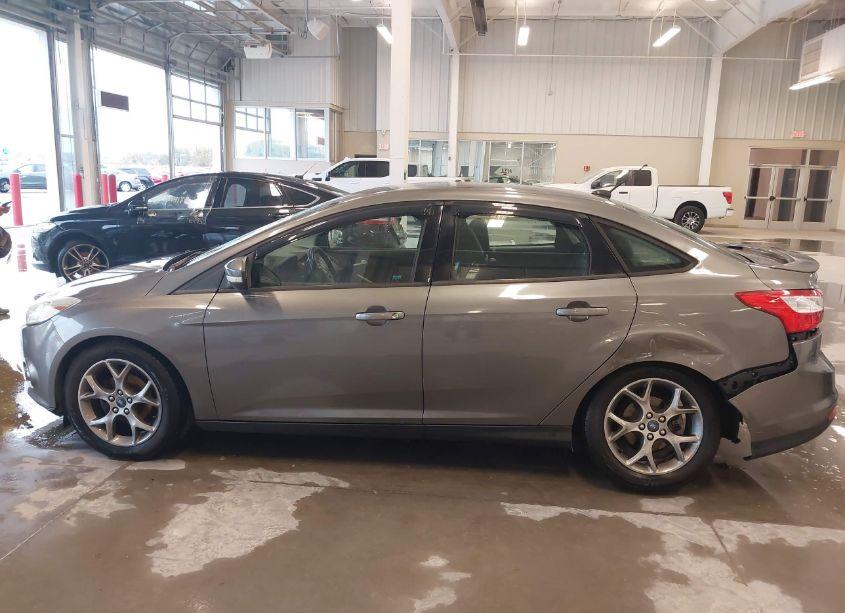 Photo 14 of 2013 Ford Focus SE (VIN 1FADP3F24DL270964)