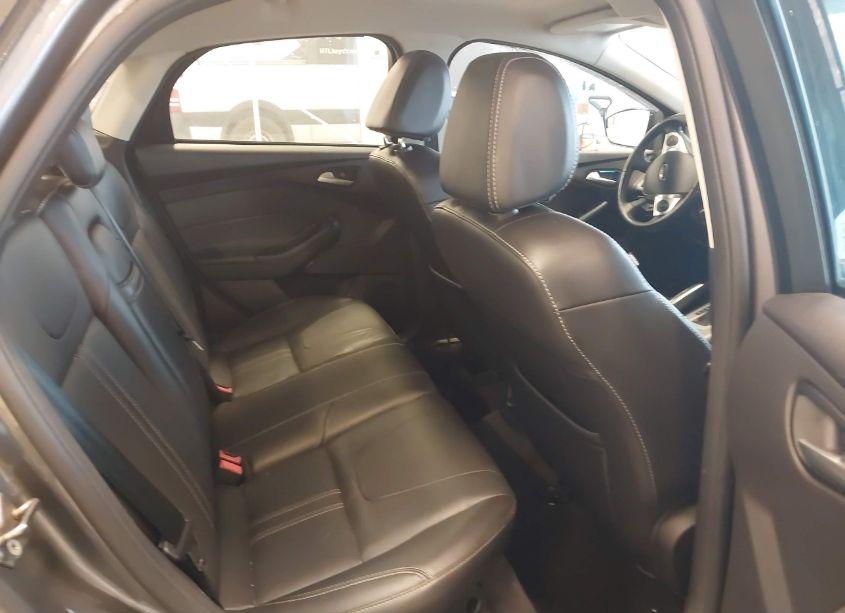 Photo 8 of 2013 Ford Focus SE (VIN 1FADP3F24DL270964)