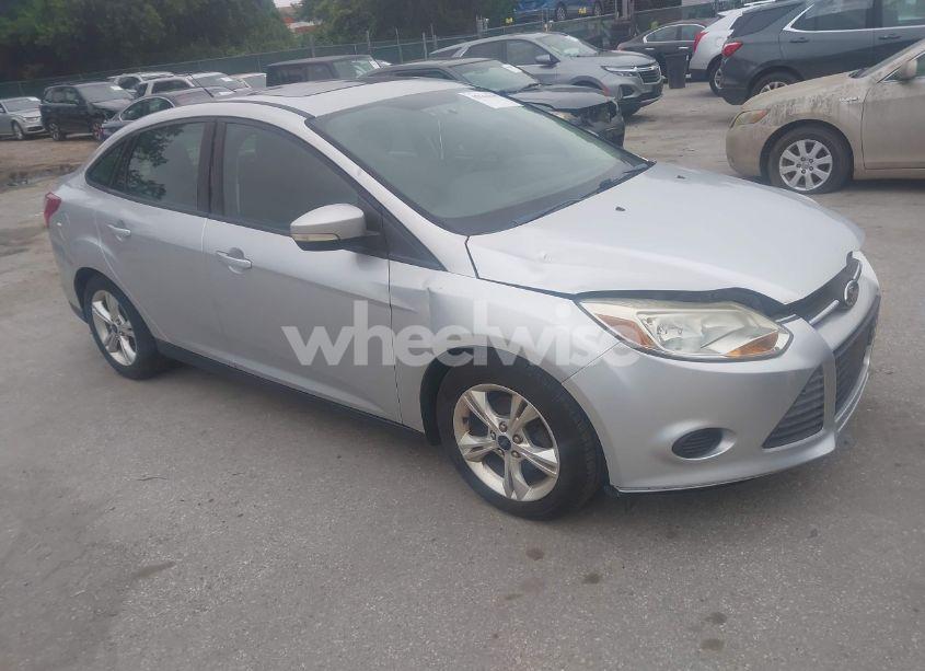 2013 Ford Focus SE (VIN 1FADP3F24DL323386) main photo