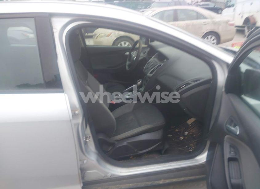 Photo 5 of 2013 Ford Focus SE (VIN 1FADP3F24DL323386)