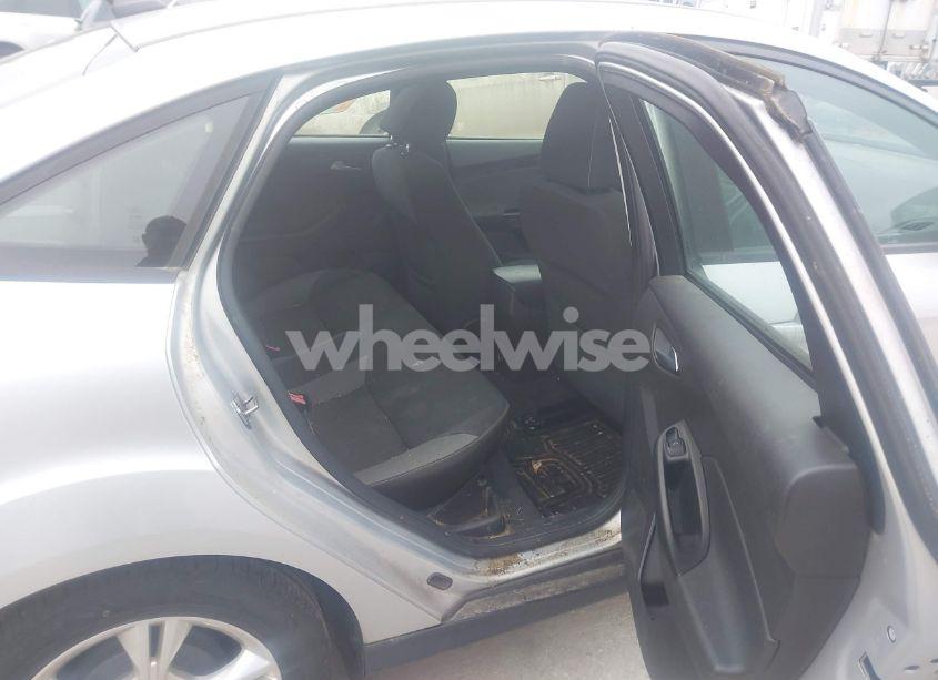 Photo 8 of 2013 Ford Focus SE (VIN 1FADP3F24DL323386)