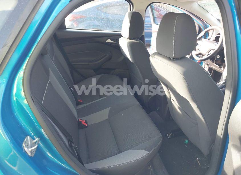 Photo 8 of 2013 Ford Focus SE (VIN 1FADP3F24DL335747)