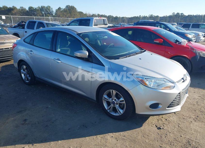 2013 Ford Focus SE (VIN 1FADP3F24DL370028) main photo