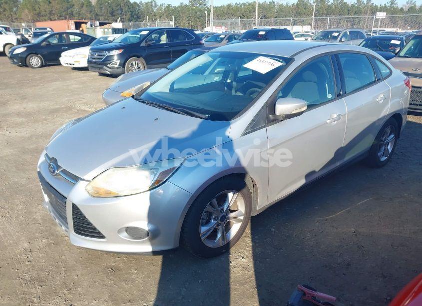 Photo 2 of 2013 Ford Focus SE (VIN 1FADP3F24DL370028)