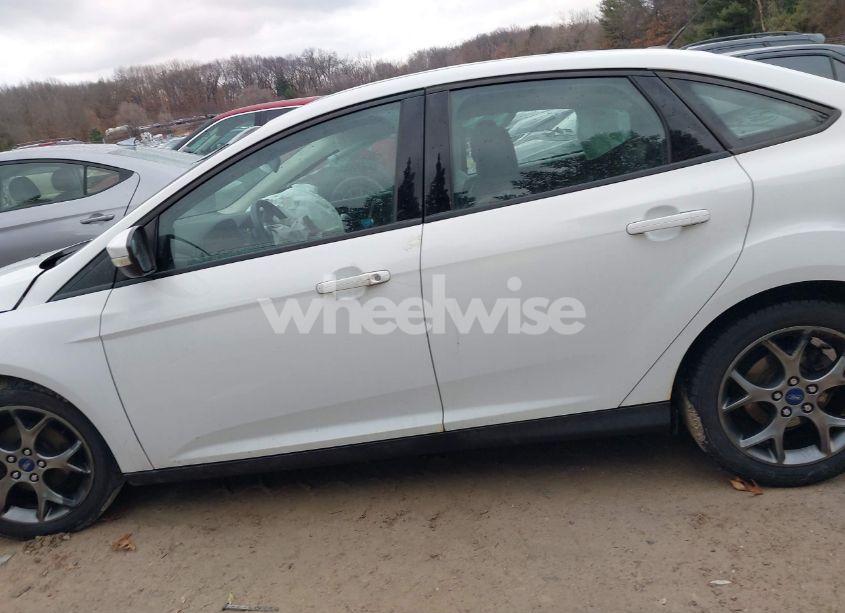 Photo 15 of 2013 Ford Focus SE (VIN 1FADP3F24DL373799)