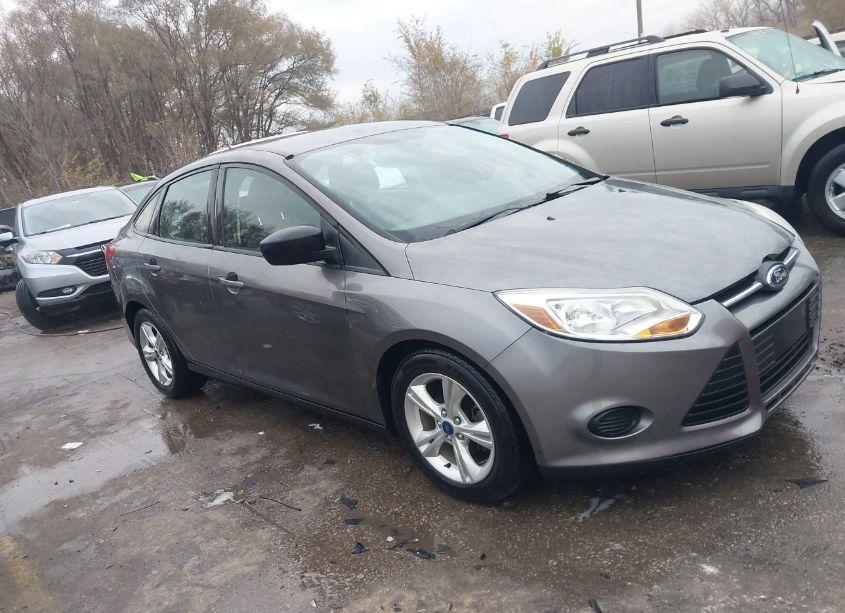 2013 Ford Focus SE (VIN 1FADP3F24DL374743) main photo