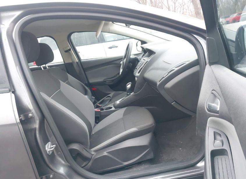 Photo 5 of 2013 Ford Focus SE (VIN 1FADP3F24DL374743)