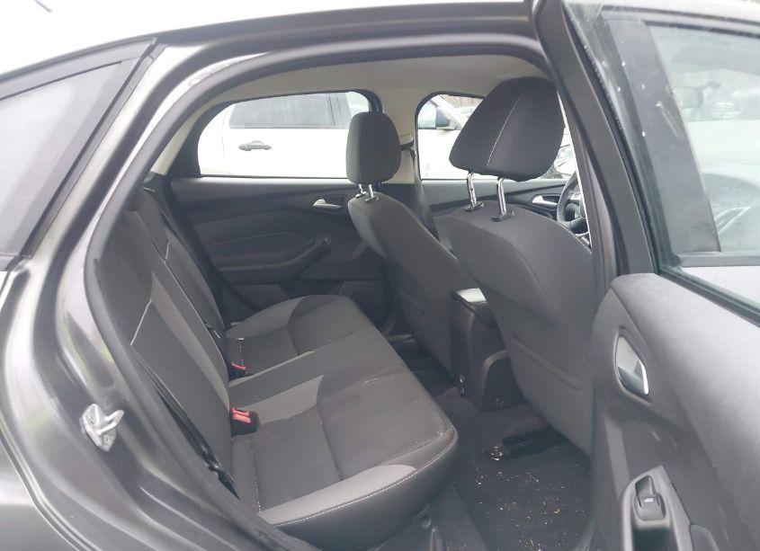 Photo 8 of 2013 Ford Focus SE (VIN 1FADP3F24DL374743)