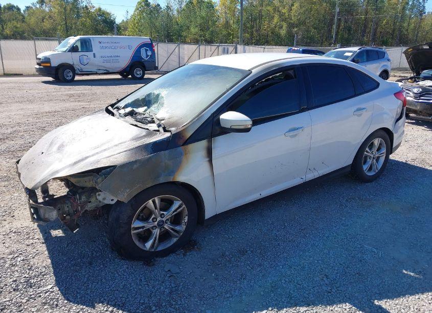 Photo 2 of 2014 Ford Focus SE (VIN 1FADP3F24EL103215)