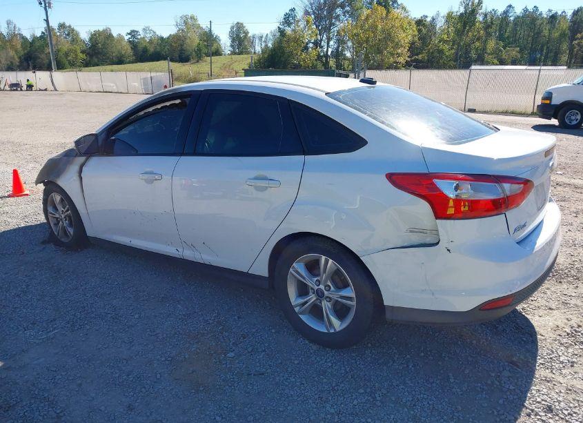 Photo 3 of 2014 Ford Focus SE (VIN 1FADP3F24EL103215)