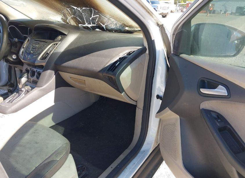 Photo 5 of 2014 Ford Focus SE (VIN 1FADP3F24EL103215)