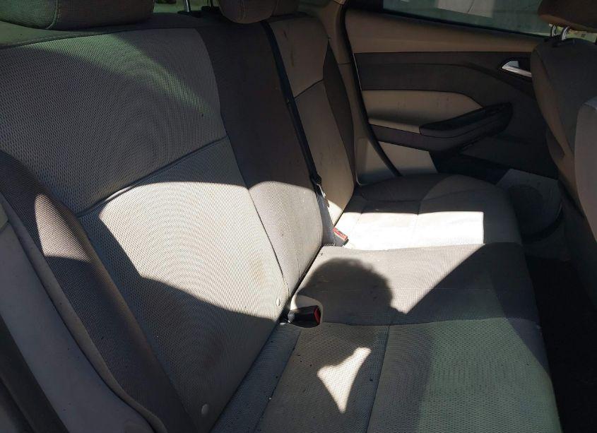 Photo 8 of 2014 Ford Focus SE (VIN 1FADP3F24EL103215)
