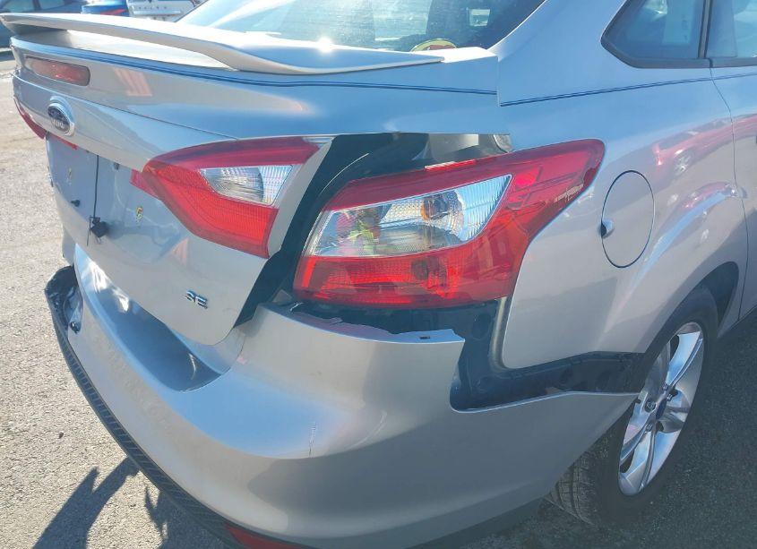 Photo 12 of 2014 Ford Focus SE (VIN 1FADP3F24EL109810)