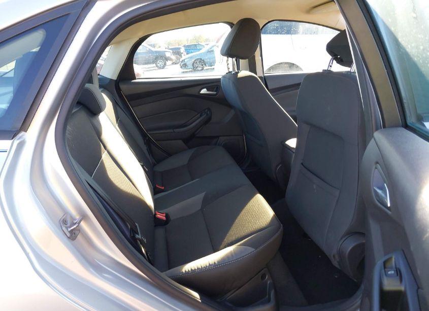 Photo 8 of 2014 Ford Focus SE (VIN 1FADP3F24EL109810)