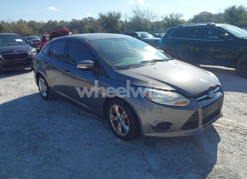 2014 Ford Focus SE (VIN 1FADP3F24EL109984) main photo