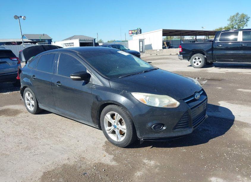2014 Ford Focus SE (VIN 1FADP3F24EL114702) main photo