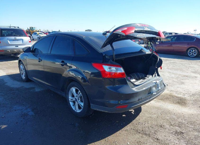 Photo 3 of 2014 Ford Focus SE (VIN 1FADP3F24EL114702)