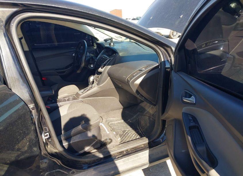 Photo 5 of 2014 Ford Focus SE (VIN 1FADP3F24EL114702)