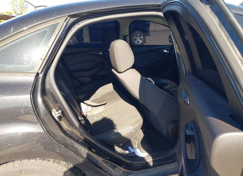 Photo 8 of 2014 Ford Focus SE (VIN 1FADP3F24EL114702)