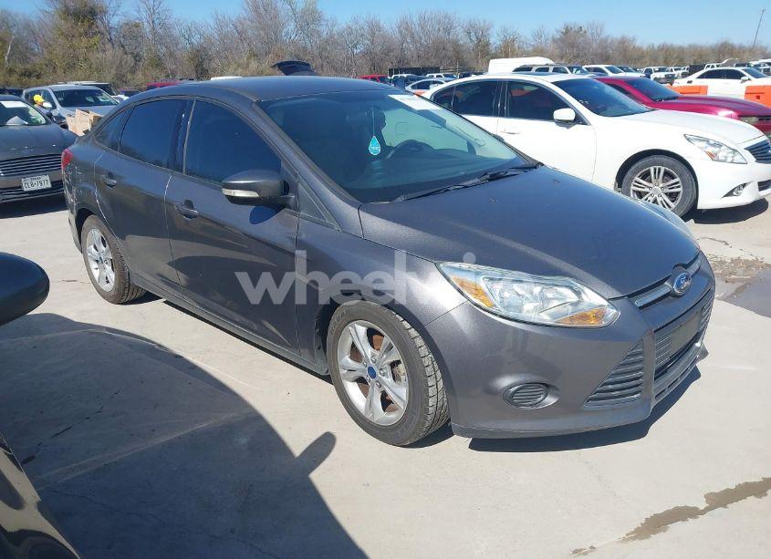 2014 Ford Focus SE (VIN 1FADP3F24EL117390) main photo
