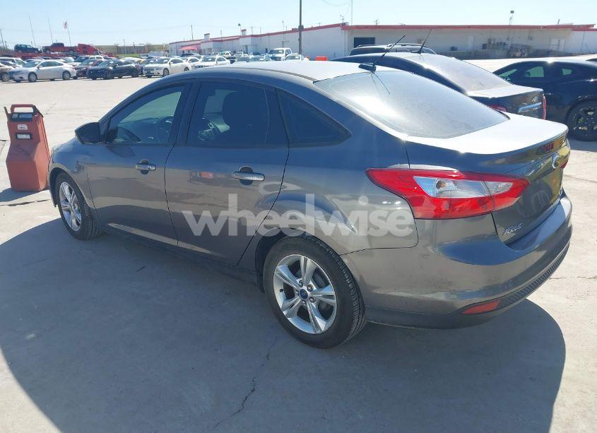 Photo 3 of 2014 Ford Focus SE (VIN 1FADP3F24EL117390)