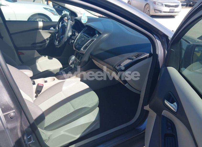 Photo 5 of 2014 Ford Focus SE (VIN 1FADP3F24EL117390)