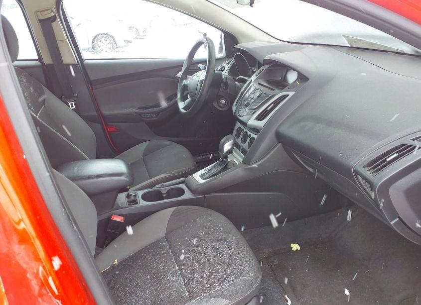 Photo 5 of 2014 Ford Focus SE (VIN 1FADP3F24EL120824)