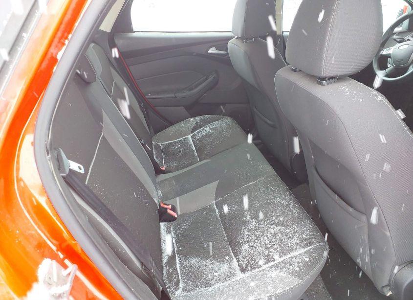 Photo 8 of 2014 Ford Focus SE (VIN 1FADP3F24EL120824)