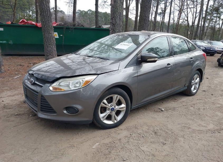 Photo 2 of 2014 Ford Focus SE (VIN 1FADP3F24EL124145)