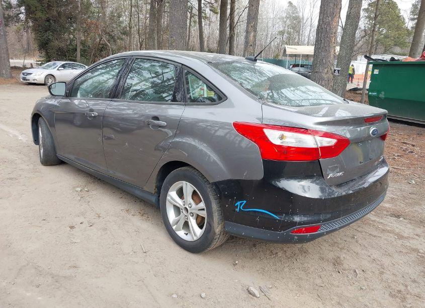 Photo 3 of 2014 Ford Focus SE (VIN 1FADP3F24EL124145)