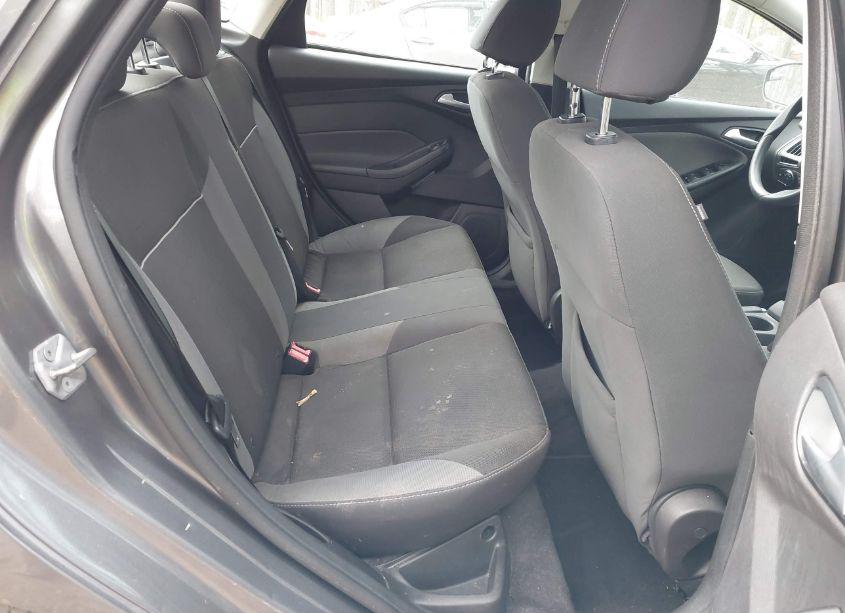 Photo 8 of 2014 Ford Focus SE (VIN 1FADP3F24EL124145)