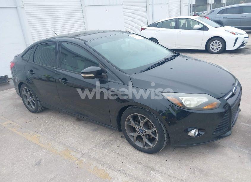 2014 Ford Focus SE (VIN 1FADP3F24EL126896) main photo