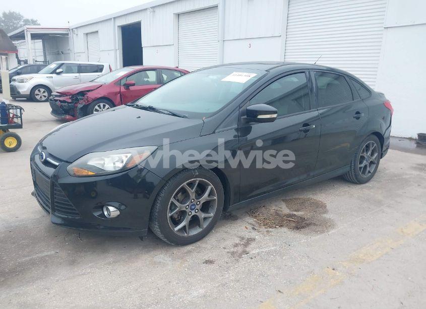 Photo 2 of 2014 Ford Focus SE (VIN 1FADP3F24EL126896)