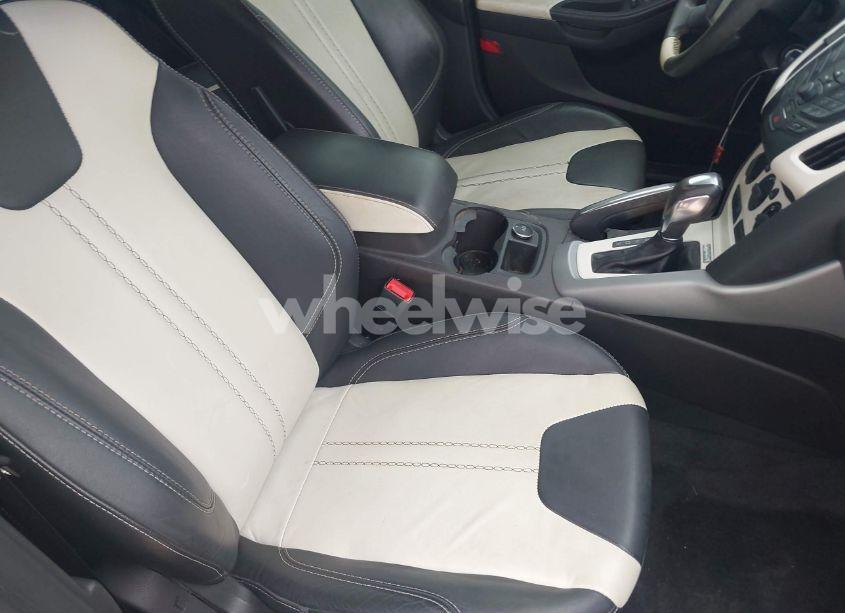 Photo 5 of 2014 Ford Focus SE (VIN 1FADP3F24EL126896)