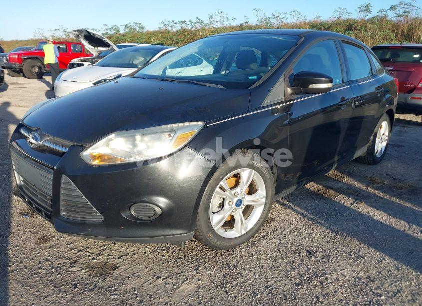 Photo 2 of 2014 Ford Focus SE (VIN 1FADP3F24EL127062)