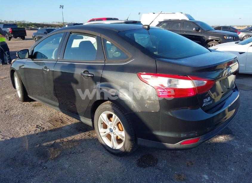 Photo 3 of 2014 Ford Focus SE (VIN 1FADP3F24EL127062)