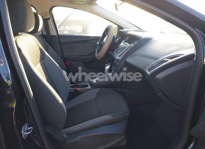 Photo 5 of 2014 Ford Focus SE (VIN 1FADP3F24EL127062)
